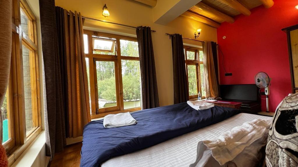 Hidden Leaf Homestay Лех Номер фото